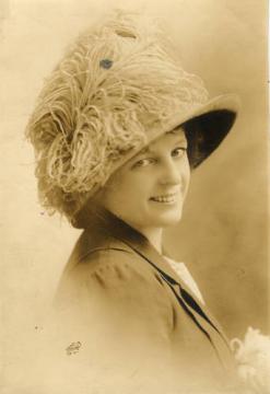 Vaudeville Actress Alice Lloyd